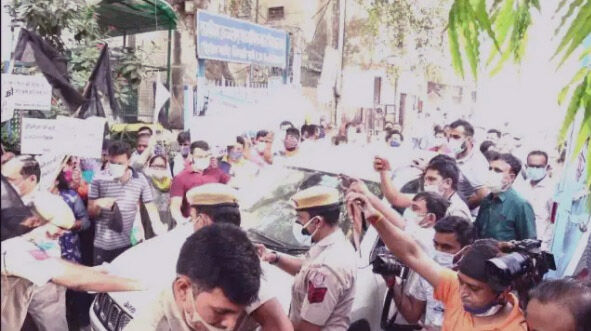 डिप्टी CM की कार पर हमला- सरकारी गाड़ी में तोड़फोड़- BJP पर आरोप