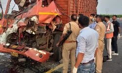 फिर हुआ हादसा-बस डीसीएम भिड़ंत में 5 की मौत-कई घायल