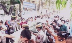 डिप्टी CM की कार पर हमला- सरकारी गाड़ी में तोड़फोड़- BJP पर आरोप डिप्टी CM की कार पर हमला- सरकारी गाड़ी में तोड़फोड़- BJP पर आरोप