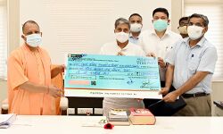 मंत्री का CM योगी को चेक मंत्री का CM योगी को चेक