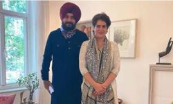 सुलझ जाएगा कैप्टन सिद्धू विवाद? प्रियंका को सिद्धू ने सुनाया अपना दुखड़ा सुलझ जाएगा कैप्टन सिद्धू विवाद? प्रियंका को सिद्धू ने सुनाया अपना दुखड़ा