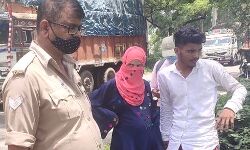 गर्मी में पत्नी गुस्से से लाल- मारा ताना- पति ने बाइक में लगा दी आग गर्मी में पत्नी गुस्से से लाल- मारा ताना- पति ने बाइक में लगा दी आग