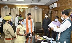 उपमुख्यमंत्री ने लगाया जनता दर्शन कार्यक्रम- सुनी शिकायतें उपमुख्यमंत्री ने लगाया जनता दर्शन कार्यक्रम- सुनी शिकायतें