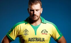 जस्टिन लैंगर के पीछे डट कर खड़े हैं हम : फिंच जस्टिन लैंगर के पीछे डट कर खड़े हैं हम : फिंच