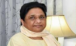 स्वार्थी और दलित विरोधी सपा को छोटे दलों का ही आसरा: मायावती स्वार्थी और दलित विरोधी सपा को छोटे दलों का ही आसरा: मायावती