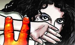 युवती से दुष्कर्म के मामले में 3 लोग गिरफ्तार युवती से दुष्कर्म के मामले में 3 लोग गिरफ्तार