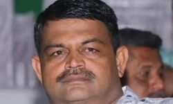 शराब पीते हुए जुआ खेल रहे BJP MLA समेत दर्जनभर गिरफ्तार शराब पीते हुए जुआ खेल रहे BJP MLA समेत दर्जनभर गिरफ्तार