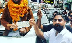 गायक दानिश का हुआ स्वागत- BSP अध्यक्ष ने दिया 51 हजार का चेक गायक दानिश का हुआ स्वागत- BSP अध्यक्ष ने दिया 51 हजार का चेक