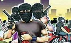 बदमाशों ने सर्राफा व्यापारी से की मारपीट-लाखों की लूट बदमाशों ने सर्राफा व्यापारी से की मारपीट-लाखों की लूट