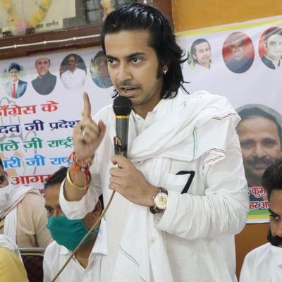 युवक कांग्रेस के प्रदेश महासचिव ने अपने साथियों साथ थामा सपा का दामन