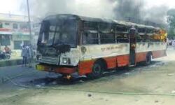 निजी बस में आग - यात्री बाल बाल बचे