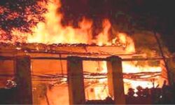 भाजपा जिला मंंत्री के घर बदमाशो ने लगाई आग भाजपा जिला मंंत्री के घर बदमाशो ने लगाई आग