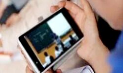 ऑनलाइन क्लास-कपल करने लगा सेक्स-कैमरा था खुला, खूब लगी फटकार ऑनलाइन क्लास-कपल करने लगा सेक्स-कैमरा था खुला, खूब लगी फटकार