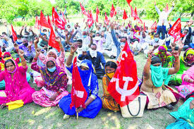 महंगाई के खिलाफ मजदूर संगठनों का प्रदर्शन