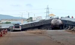 फ्लाईओवर का बीम गिरने से 2 लोगों की मौत -3 घायल फ्लाईओवर का बीम गिरने से 2 लोगों की मौत -3 घायल