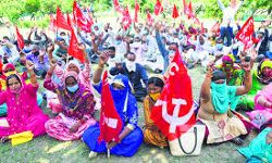 महंगाई के खिलाफ मजदूर संगठनों का प्रदर्शन महंगाई के खिलाफ मजदूर संगठनों का प्रदर्शन