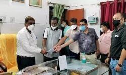 DM ने डॉक्टर को कहा निठल्ला तो साथी डॉक्टरों ने दिया सामूहिक इस्तीफा DM ने डॉक्टर को कहा निठल्ला तो साथी डॉक्टरों ने दिया सामूहिक इस्तीफा