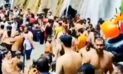 भारी न पड़ जाए लापरवाही-झरने के नीचे सैकड़ों लोग-मास्क किसी पर नहीं भारी न पड़ जाए लापरवाही-झरने के नीचे सैकड़ों लोग-मास्क किसी पर नहीं