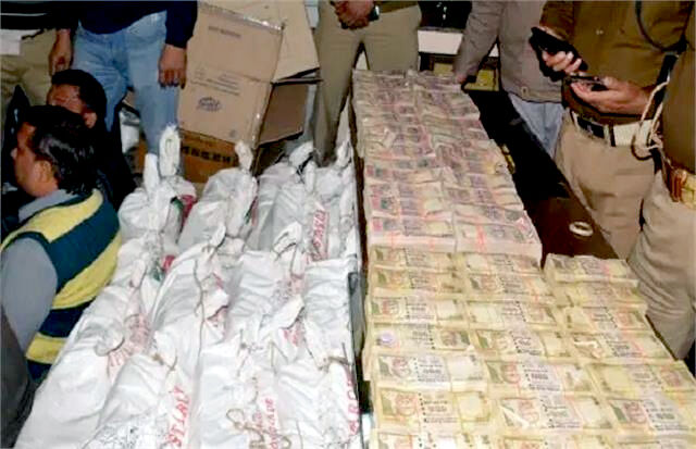 25 करोड़ की पुरानी करेंसी- 42 करोड़ का लगा जुर्माना-नोटिस जारी 25 करोड़ की पुरानी करेंसी- 42 करोड़ का लगा जुर्माना-नोटिस जारी