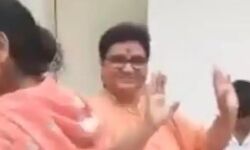 व्हीलचेयर पर चलने वाली सांसद साध्वी प्रज्ञा ने लगाए शादी में ठुमके