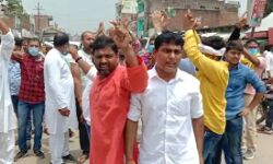 ब्लॉक प्रमुख चुनाव-मारपीट, पथराव- पुलिस ने किया लाठीचार्ज