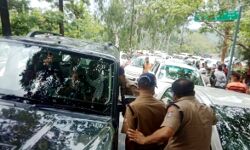 लापरवाही पडना जाए-पर्यटकों की वजह से लगा जाम-पुलिस के छूटे पसीने लापरवाही पडना जाए-पर्यटकों की वजह से लगा जाम-पुलिस के छूटे पसीने