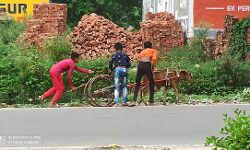 हुआ जुगाड़ कामयाब-बच्चों ने ऐसे बनाई बछड़ा गाड़ी-लिया सैर सपाटे का मजा