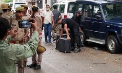 कमांडो ऑपरेशन में दो आतंकी गिरफ्तार-पांच फरार-कूकर व टाइमर बम बरामद कमांडो ऑपरेशन में दो आतंकी गिरफ्तार-पांच फरार-कूकर व टाइमर बम बरामद