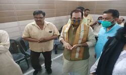 जनसंख्या नियंत्रण मिशन पर टकराव देश - समाज के हित में नहीं: नकवी जनसंख्या नियंत्रण मिशन पर टकराव देश - समाज के हित में नहीं: नकवी