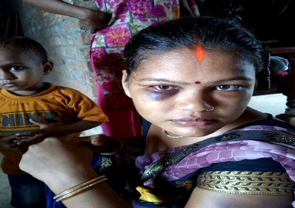 पत्नी मायके से नहीं लाए बुलेट तो बंदूक की बट और बेल्टों से की पिटाई पत्नी मायके से नहीं लाए बुलेट तो बंदूक की बट और बेल्टों से की पिटाई