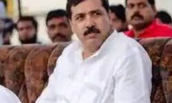 अजीत सिंह हत्याकांड- पूर्व सांसद के पैतृक आवास पर नोटिस चस्पा अजीत सिंह हत्याकांड- पूर्व सांसद के पैतृक आवास पर नोटिस चस्पा