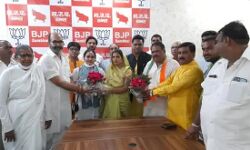 BJP के ब्लाक प्रमुखों के कुनबे में बढ़ोत्तरी-अब निर्दलीय ने थामा दामन BJP के ब्लाक प्रमुखों के कुनबे में बढ़ोत्तरी-अब निर्दलीय ने थामा दामन
