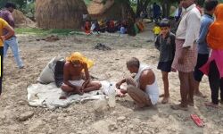 इंद्रदेव की मिन्नत को तप करने बैठा किसान-ग्रामीण कर रहे भजन कीर्तन इंद्रदेव की मिन्नत को तप करने बैठा किसान-ग्रामीण कर रहे भजन कीर्तन