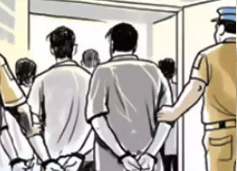 फर्जी कॉल सेंटर का भंडाफोड़ -26 लोग गिरफ्तार फर्जी कॉल सेंटर का भंडाफोड़ -26 लोग गिरफ्तार