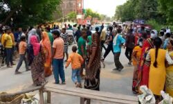 पलंबर को सरेराह गोलियों से भूना-आक्रोशित लोगों ने लगाया जाम पलंबर को सरेराह गोलियों से भूना-आक्रोशित लोगों ने लगाया जाम