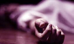 अस्पताल मे प्रसूता की मौत के बाद परिजनो का हंगामा अस्पताल मे प्रसूता की मौत के बाद परिजनो का हंगामा