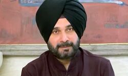 सियासी तकरार- सिद्धू होंगे AAP में शामिल?- केजरीवाल ने किये वादे