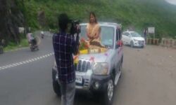 दुल्हन की खुशी में FIR ने डाला खलल-बोनट पर जा रही थी मंडप दुल्हन की खुशी में FIR ने डाला खलल-बोनट पर जा रही थी मंडप