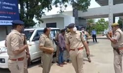 बाइक सवार बदमाशों ने महिला को गोलियों से भूना-हाईवे पर हुई वारदात बाइक सवार बदमाशों ने महिला को गोलियों से भूना-हाईवे पर हुई वारदात