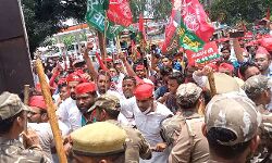 सपा का पूरे राज्य में विरोध प्रदर्शन, राष्ट्रपति के नाम सौंपा ज्ञापन सपा का पूरे राज्य में विरोध प्रदर्शन, राष्ट्रपति के नाम सौंपा ज्ञापन