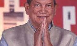 अमरिंदर - सिद्धू के बीच जल्द समझौता : रावत अमरिंदर - सिद्धू के बीच जल्द समझौता : रावत