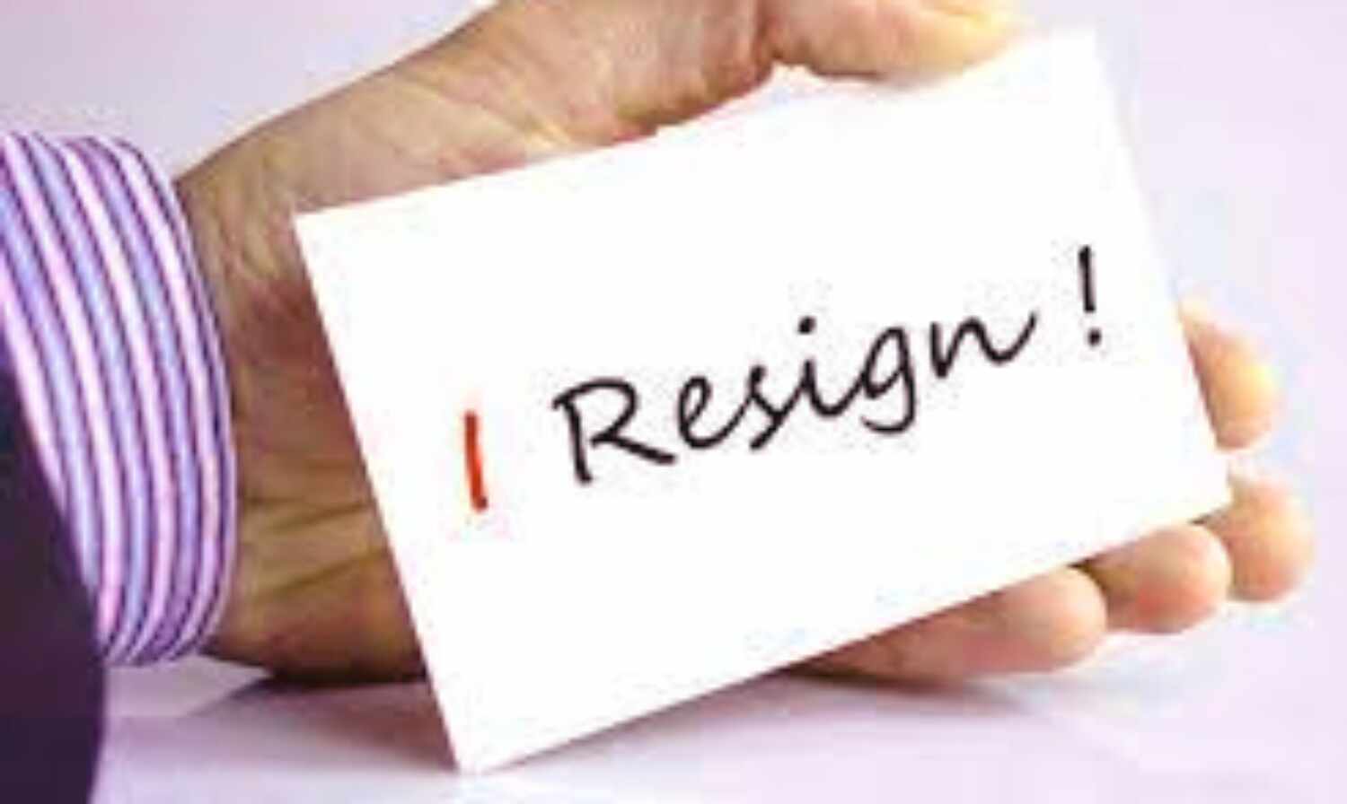 प्रधानमंत्री ने दिया इस्तीफा