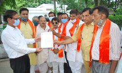 कांवड यात्रा- मनीष के नेतृत्व में हिंदू महासंघ ने दिया CM के नाम ज्ञापन कांवड यात्रा- मनीष के नेतृत्व में हिंदू महासंघ ने दिया CM के नाम ज्ञापन