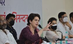 प्रियंका की संगठन को पुख्ता करने हेतु पार्टी के लीडरों संग मीटिंग प्रियंका की संगठन को पुख्ता करने हेतु पार्टी के लीडरों संग मीटिंग