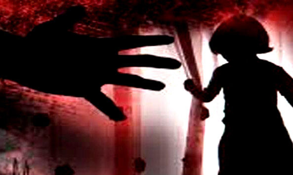 बेशर्मी की हद- ढाई साल की बच्ची के साथ की अश्लील हरकत
