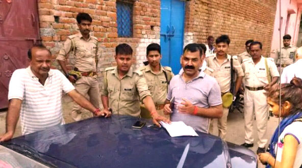 कुल्हाड़ी के वार से पड़ोसी के किए टुकड़े टुकड़े-बाद में पहुंच गया थाने