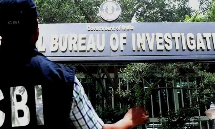 भूमि घोटाले का आरोप- CBI ने मारा EX IAS के घर पर छापा