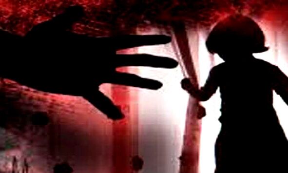 बेशर्मी की हद- ढाई साल की बच्ची के साथ की अश्लील हरकत