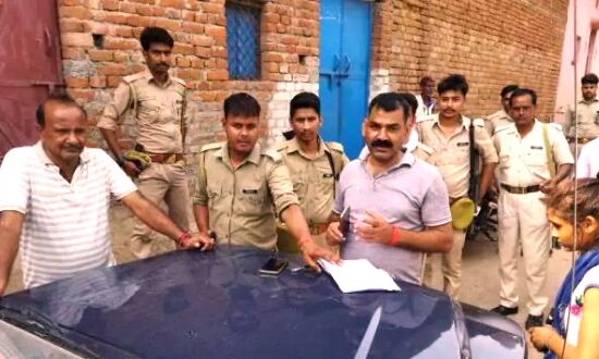 कुल्हाड़ी के वार से पड़ोसी के किए टुकड़े टुकड़े-बाद में पहुंच गया थाने