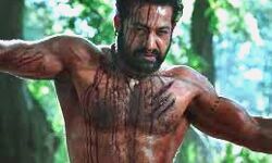 RRR में खतरनाक स्टंट करते नजर आयेंगे जूनियर NTR RRR में खतरनाक स्टंट करते नजर आयेंगे जूनियर NTR